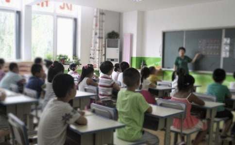 �����T��С�W(xu��)�W(xu��)�ڽ̌W(xu��)����Ӌ(j��)��4ƪ