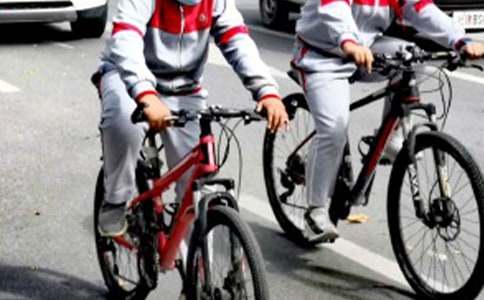 �ЌW(xu��)����������1300�� ������