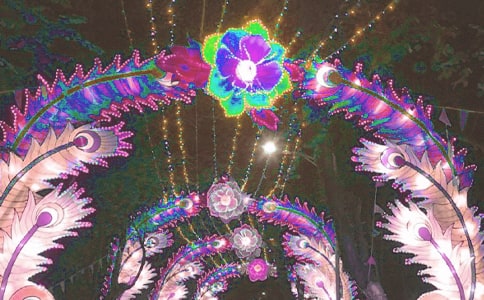 荷花燈點(diǎn)蠟 歇后語(yǔ)及解釋