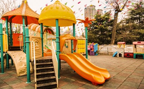 中班安全教案玩滑梯