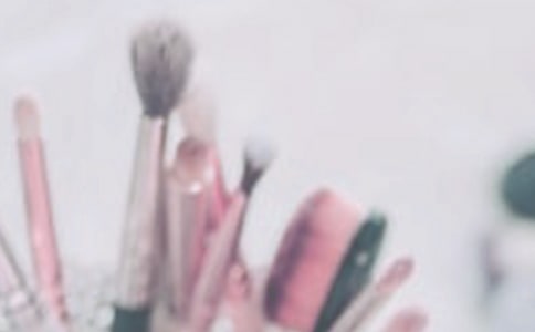 只用眼線描繪就可締造的開眼角化妝法