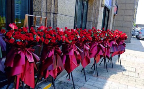 �_�I(y��)���R�~