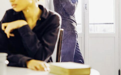 冷漠不想理人說說心情孤僻