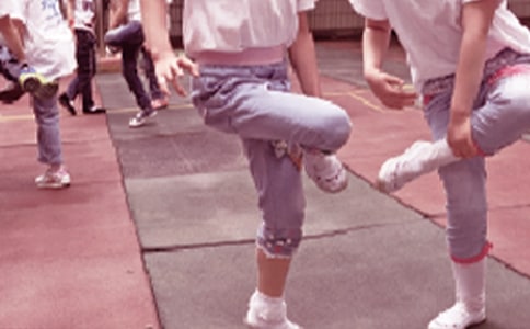 �����]����һ���꼉(j��)����300�ֺϼ�6ƪ