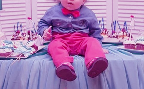 �M���������~