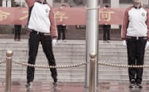 升國(guó)旗的作文(合集)