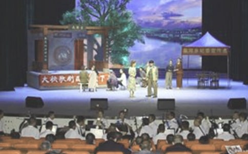 迎新生文藝演出主持詞