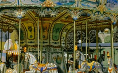 【優(yōu)】旋轉(zhuǎn)木馬作文