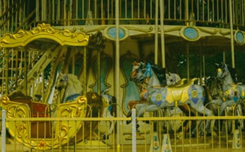 坐旋轉(zhuǎn)木馬作文(精選17篇)