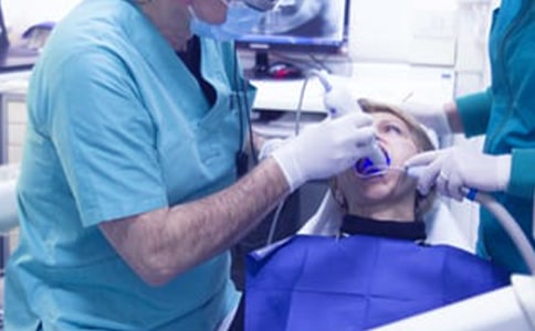 牙醫(yī)張作文