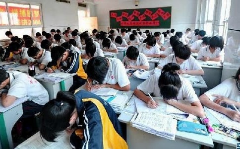和中學(xué)生談如何進(jìn)行場(chǎng)面描寫