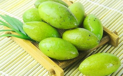 我銜過一枚青橄欖作文